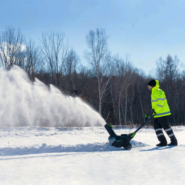 Снегоуборщик Greenworks 82SN22 82V аккумуляторный 