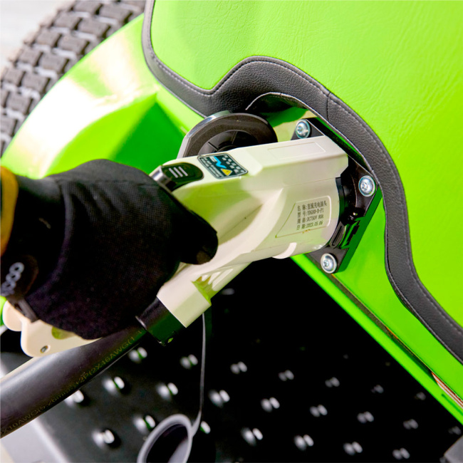 Райдер садовый аккумуляторный Greenworks ZTCS92 82V