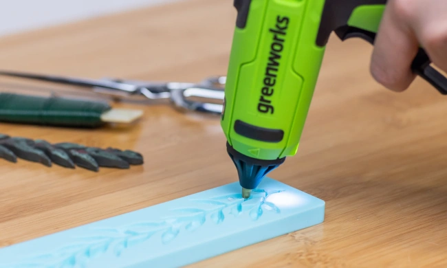 Пистолет клеевой Greenworks G24GLG 24V аккумуляторный 