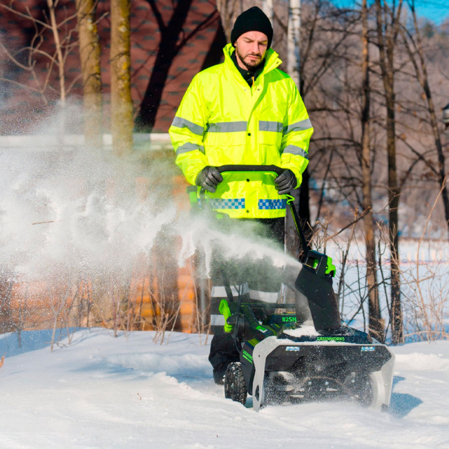 Снегоуборщик Greenworks 82SN22 82V аккумуляторный 