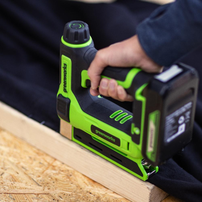Степлер Greenworks G24CS10 24V аккумуляторный