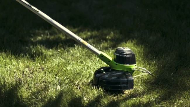 Триммер Greenworks G40LTK4 40V аккумуляторный 