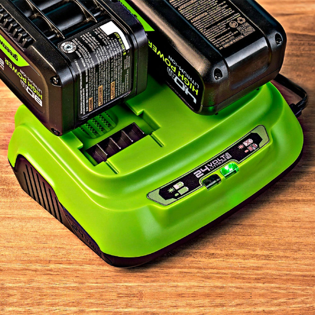 Ультрабыстрое двойное зарядное устройство Greenworks G24X2C8 24V