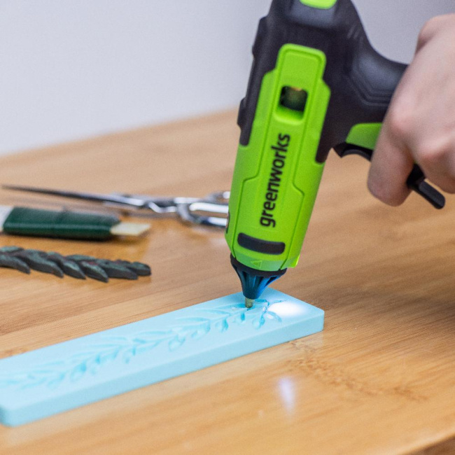 Пистолет клеевой Greenworks G24GLG 24V аккумуляторный 