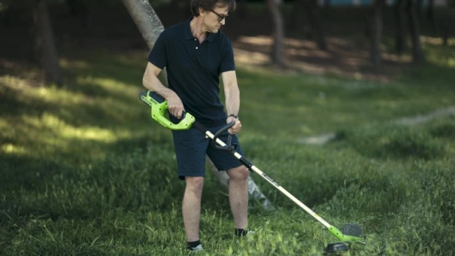 Триммер Greenworks G40LTK4 40V аккумуляторный 