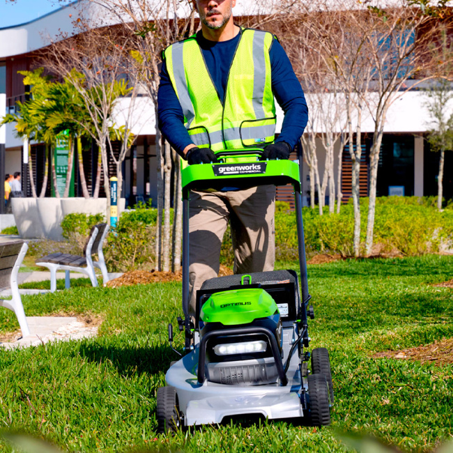 Газонокосилка самоходная Greenworks LM221S 82V аккумуляторная