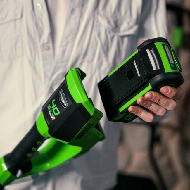 Триммер Greenworks G40LTK4 40V аккумуляторный