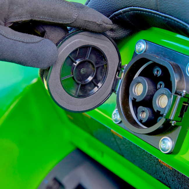 Райдер садовый аккумуляторный Greenworks ZTCS92 82V