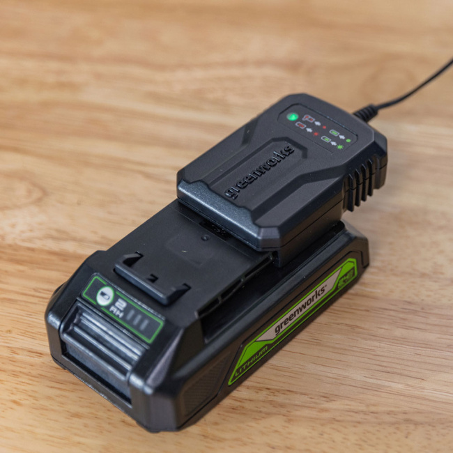 Зарядное устройство Greenworks G24UC2 24V