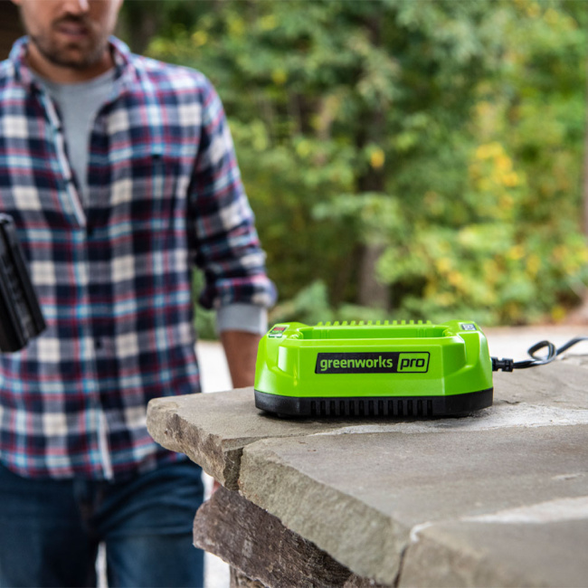 Зарядное устройство Greenworks G60UC 60V