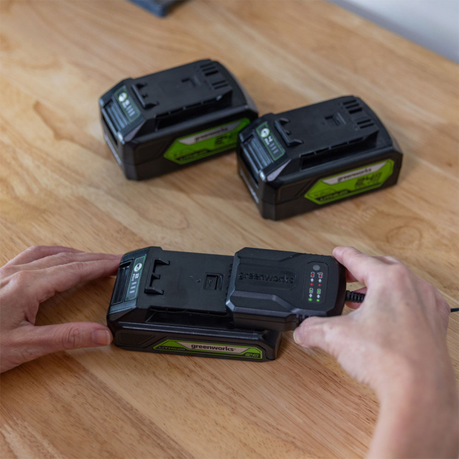 Зарядное устройство Greenworks G24UC2 24V