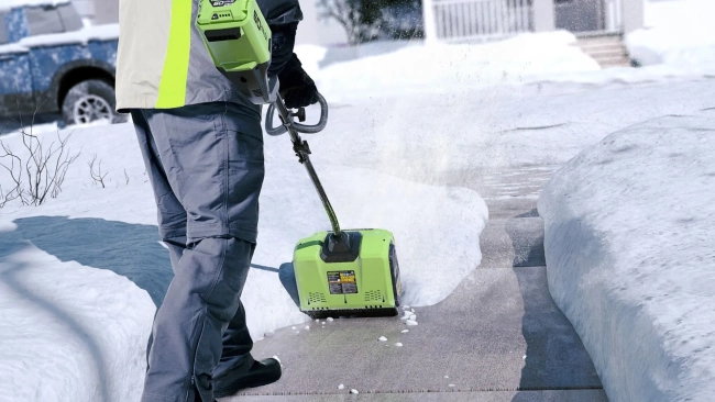 Снегоуборщик Greenworks GD60SS 60V аккумуляторный 