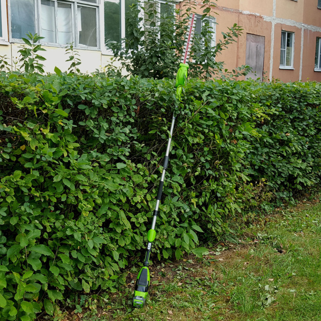 Кусторез штанговый Greenworks G40PHA 40V аккумуляторный