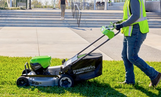 Газонокосилка самоходная Greenworks LM221S аккумуляторная