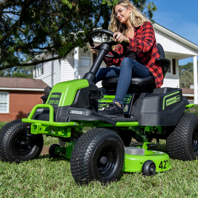 Трактор садовый бесщёточный Greenworks GC82LT107 82V аккумуляторный 