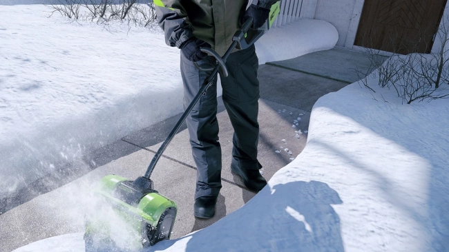 Снегоуборщик Greenworks GD60SS 60V аккумуляторный 