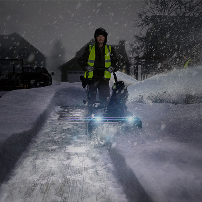 Снегоуборщик Greenworks GD82ST 82V аккумуляторный