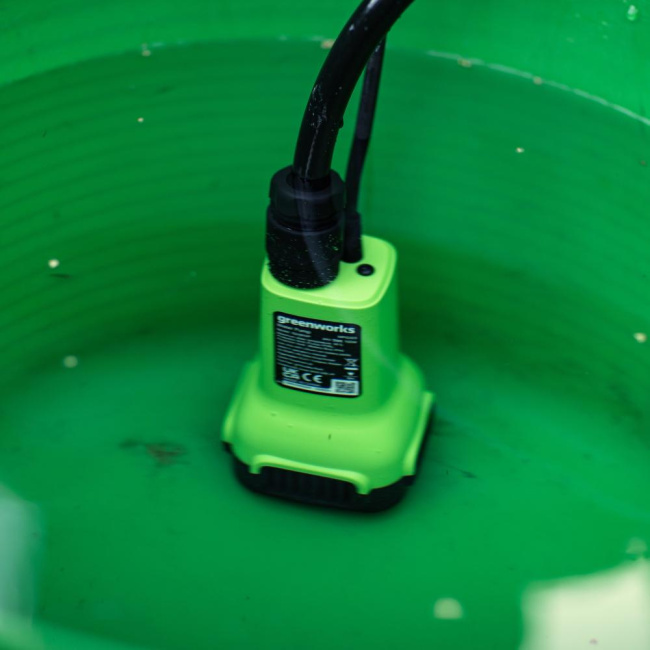 Насос для полива Greenworks G24SWP 24V аккумуляторный 