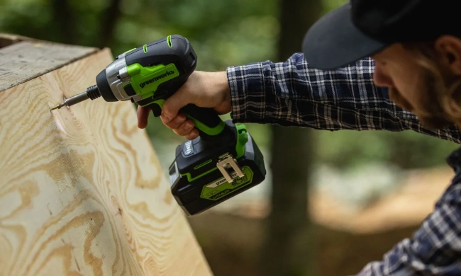 Винтоверт ударный Greenworks GD24ID3 24V аккумуляторный 