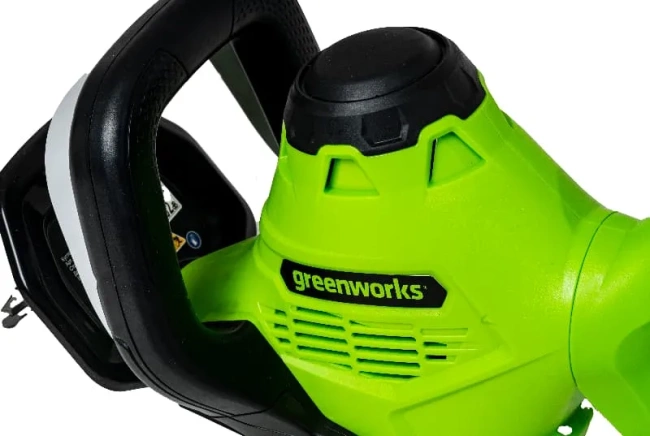 Кусторез Greenworks GHT7068 Deluxe электрический 